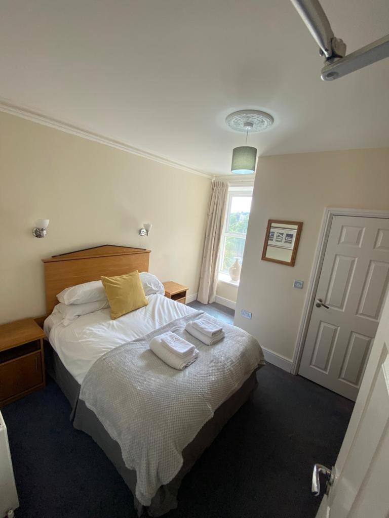Rose And Crown Hotel & Hope And Anchor Bar Goodwick Esterno foto