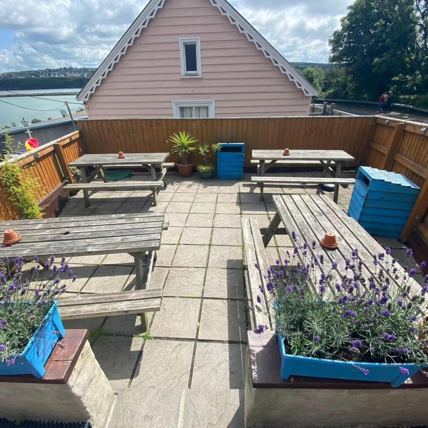 Rose And Crown Hotel & Hope And Anchor Bar Goodwick Esterno foto