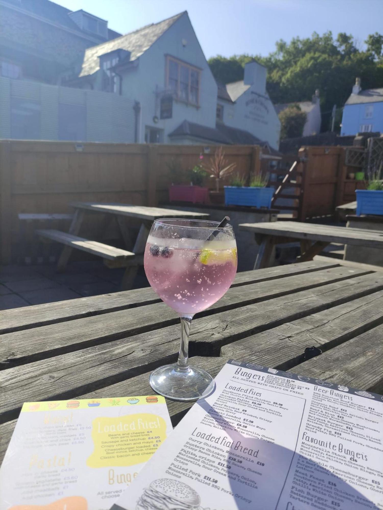 Rose And Crown Hotel & Hope And Anchor Bar Goodwick Esterno foto